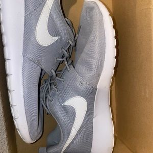 Grey and white nike roshe one